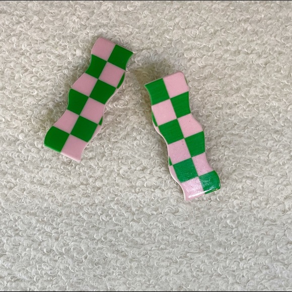 BRAND NEW* Wavy Checkerboard Hair Clip. - Picture 1 of 1